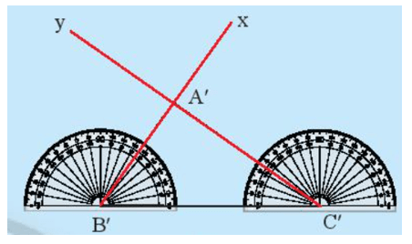 Lấy một tờ giấy, trên đó vẽ tam giác A’B’C’ có B’C’ = BC